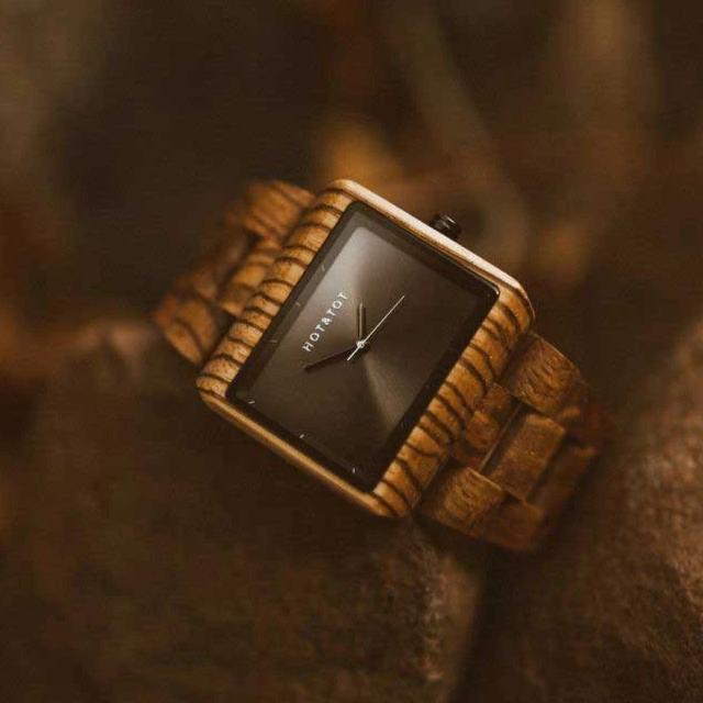 Dusk Men's Wrist Watch