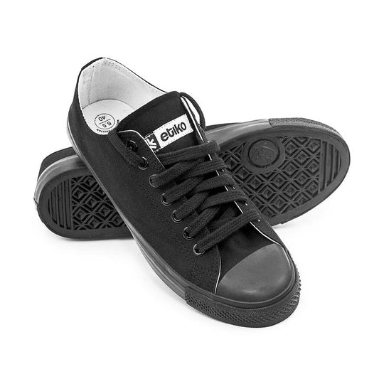Lowcut Sneakers in Black